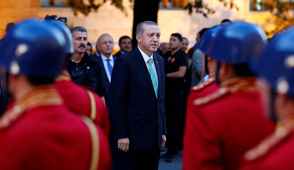 20 июля. Президент Турции Реджеп Тайип Эрдоган объявил о введении в стране чрезвычайного положения сроком на три месяца