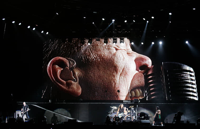 12 сентября 2008 года начались продажи очередного альбома Metallica, названного «Death Magnetic». Новый альбом принес группе несколько номинаций и одну премию «Грэмми», последнюю на данный момент. В 2009 году группу включили в Зал славы рок-н-ролла. Всего у группы более ста различных наград
