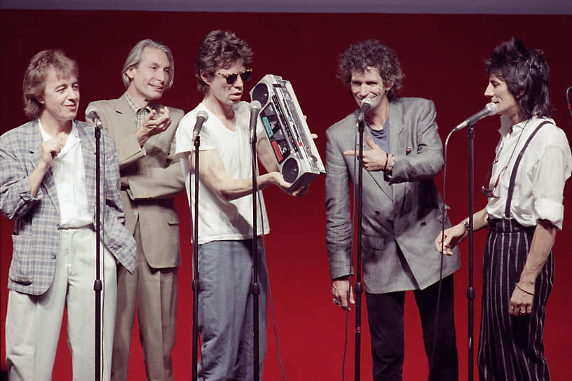«Вдохновение окружает тебя со всех сторон, и в повседневной жизни его больше всего» &lt;br>
На фото (слева направо): участники The Rolling Stones  Билл Уаймен, Чарли Уоттс, Мик Джаггер, Кит Ричардс и Ронни Вуд