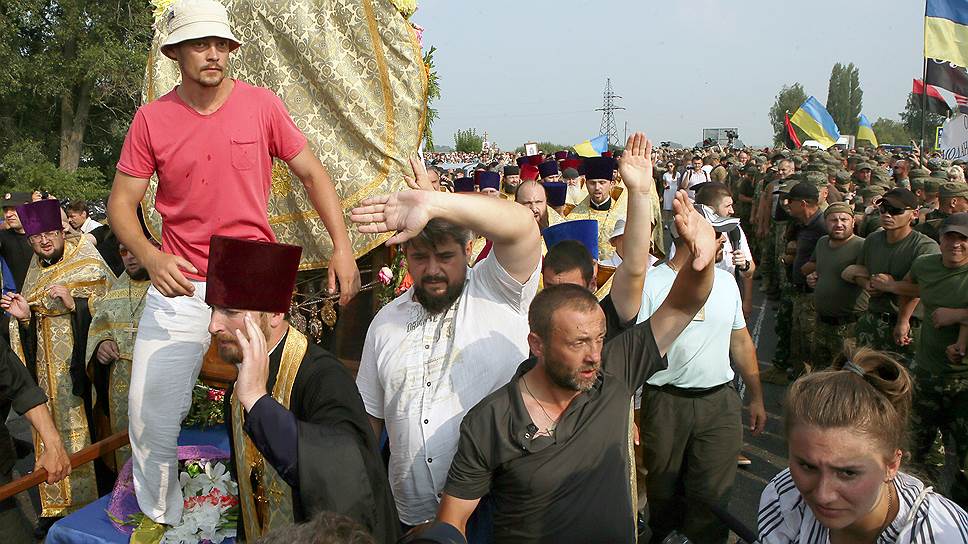 Почему крестный ход встал под Киевом