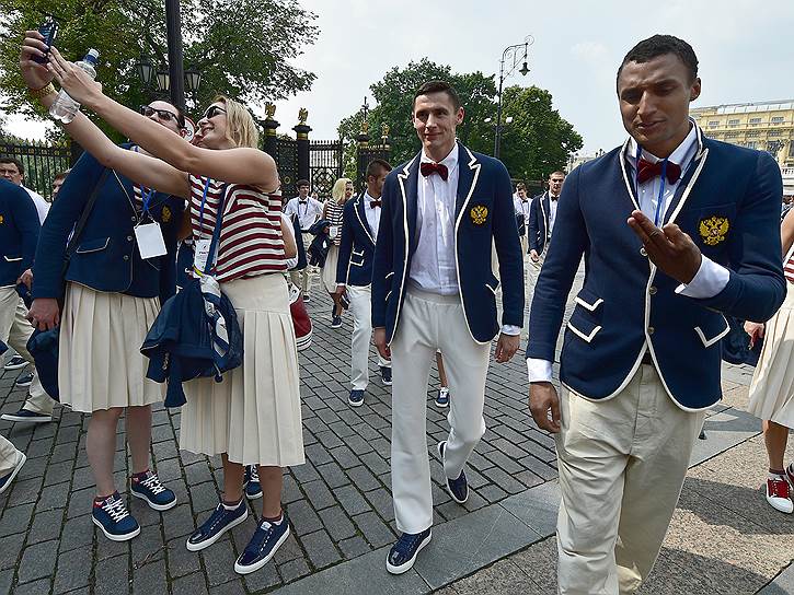 Члены олимпийской сборной России в Александровском саду