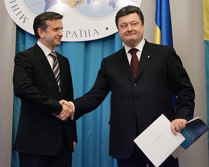Посол России на Украине Михаил Зурабов (слева) и президент Украины Петр Порошенко