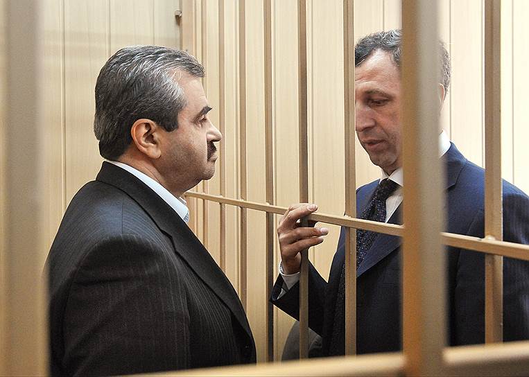 Бывший руководитель администрации главы Кабардино-Балкарии Владимир Жамборов (слева)