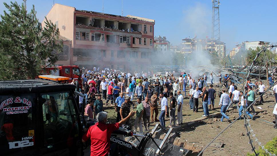 Как у отделения полиции в Турции взорвался автомобиль