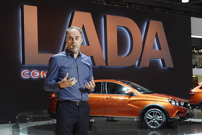 Главный дизайнер «АвтоВАЗа» Стив Маттин на презентации новых моделей Lada