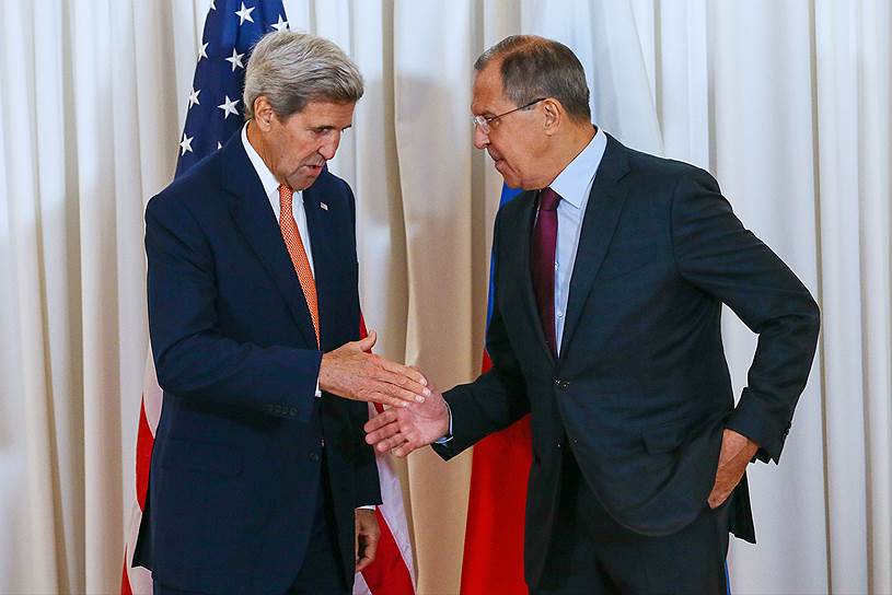 Госсекретарь США Джон Керри (слева) и глава МИД РФ Сергей Лавров вели переговоры по урегулированию сирийского кризиса более десяти часов