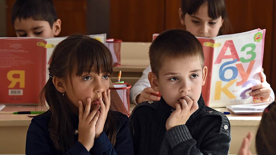 Работу современных учителей большинство россиян считает удовлетворительной