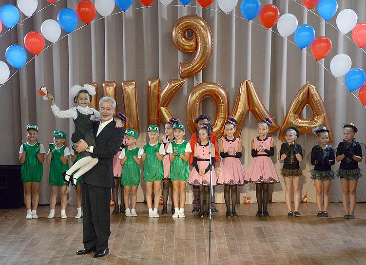 Мэр Москвы Сергей Собянин открыл 1 сентября новое учебное заведение, которое станет частью ГБОУ «Школа №9» в Обручевском районе. Учебный комплекс рассчитан на тысячу учеников. Всего, по словам градоначальника, в этом году в столице открылось 22 новые школы