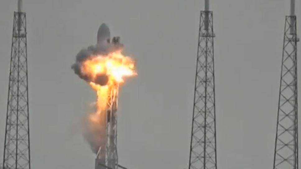 1 сентября. На мысе Канаверал (Флорида, США) во время испытательного полета на пусковой платформе SpaceX взорвалась ракета-носитель Falcon 9 