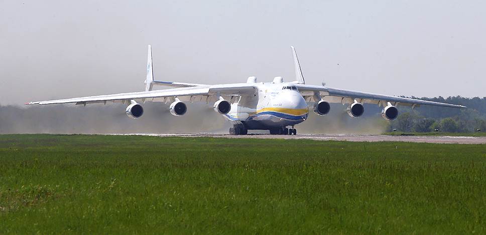 31 августа. Украинское госкомпания «Антонов» продала компании China Airspace самый большой в мире самолет Ан-225 «Мрия»