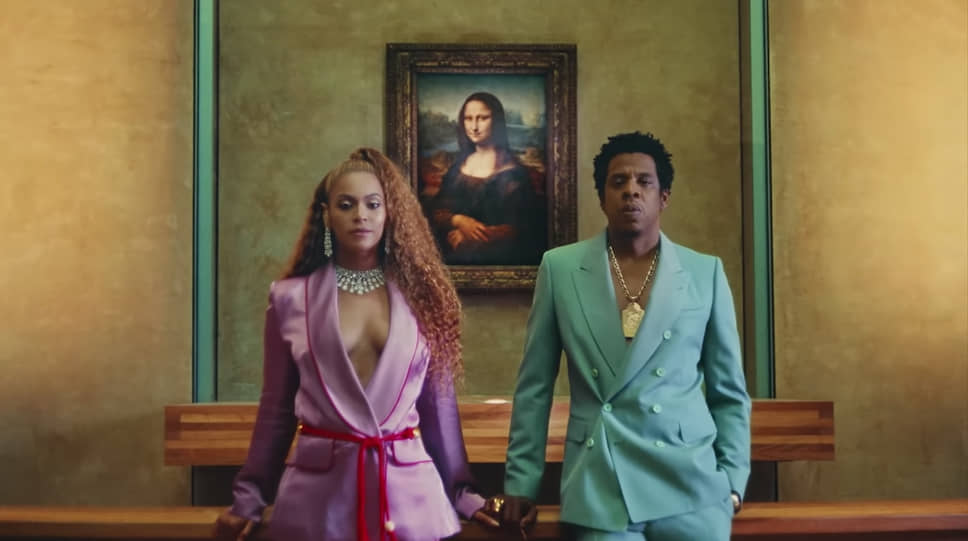 Летом 2018 года Бейонсе и Jay-Z выпустили совместный клип на песню Apeshit, который был снят в парижском Лувре. Клип пары вызвал неоднозначную реакцию среди зрителей. Так, в соцсетях появились обвинения в осквернении места. Однако в самом музее решили воспользоваться славой музыкантов и создали экскурсию по мотивам клипа. В ходе экскурсии посетители могли узнать информацию об экспонатах, задействованных в ролике 