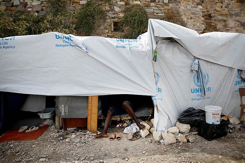 Остров Хиос, Греция. Мигранты отдыхают в организованном лагере 