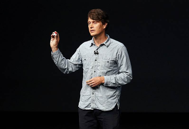 Исполнительный директор Niantic Джон Ханке представляет версию игры Pokemon Go, которая будет доступна на Apple Watch