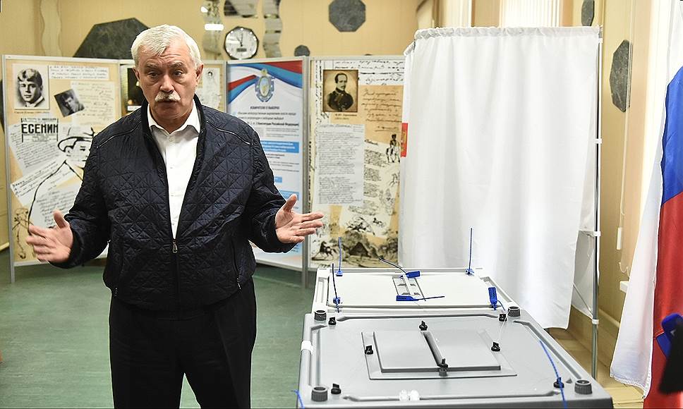 Голосование на одном из избирательных участков Санкт-Петербурга &lt;br/> На фото: губернатор Санкт-Петербурга Георгий Полтавченко