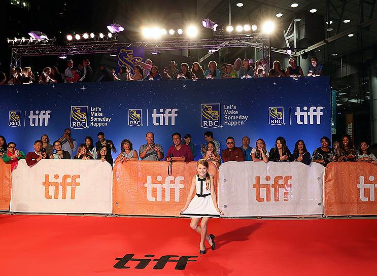 Актриса Эбигейл Яневски на красной дорожке кинофестиваля в Торонто 