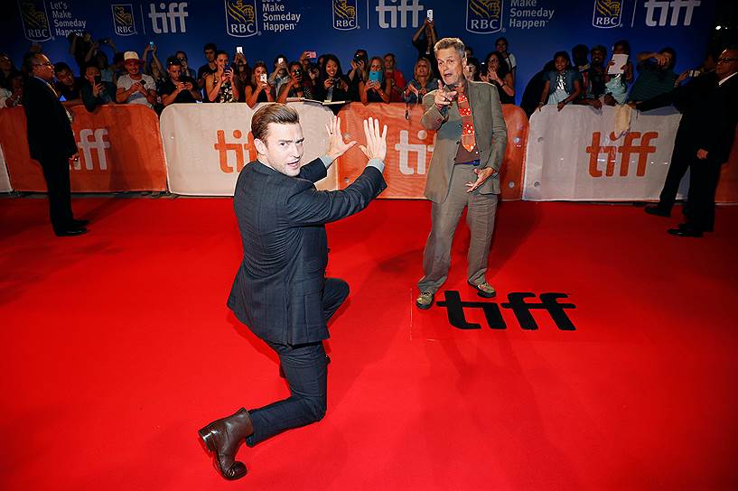 Певец и актер Джастим Тимберлейк и режиссер Джонатан Демми во время одного из показов на фестивале в Торонто