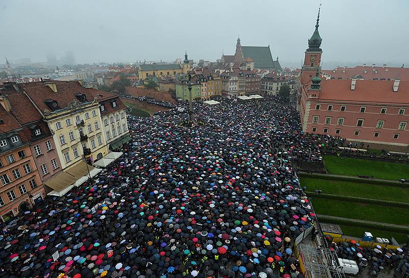 Польша. Митинги польских женщин против полного запрета на аборты в стране
