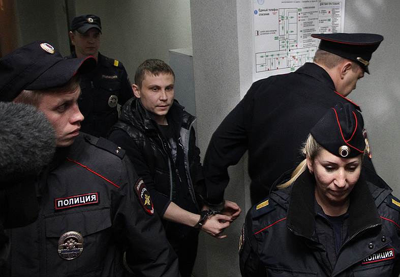Начальник отдела уголовного розыска ОМВД «Заречный» Александр Махаев (в центре)