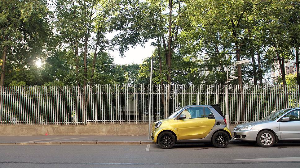 Несмотря на увеличившиеся размеры, Smart по-прежнему позволяет выполнять различные парковочные трюки