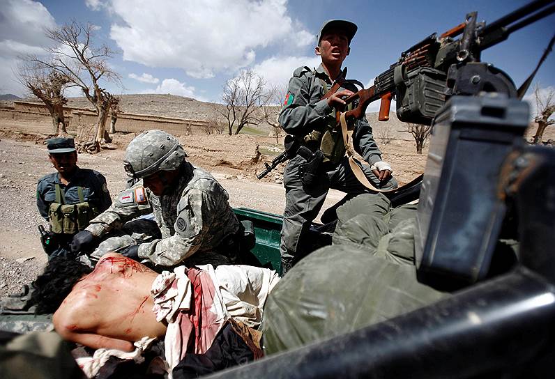 Начало военной операции США было успешным: движение «Талибан» было отстранено от власти и практически утратило боеспособность. В 2001 году в Афганистане для поддержания безопасности была развернута военная миссия НАТО — ISAF (International Security Assistance Force), полномочия которой ограничивались только Кабулом