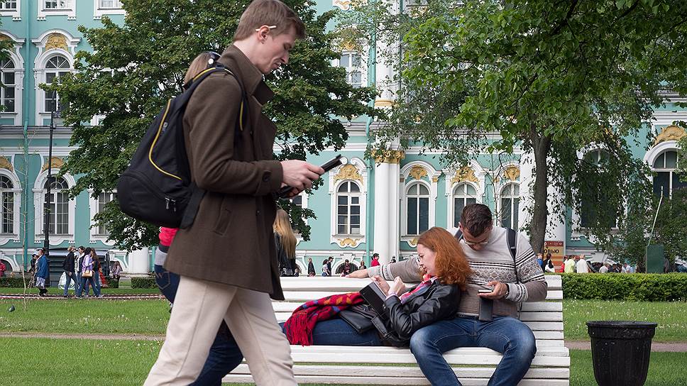 Почти половина российских пользователей делает покупки со смартфона