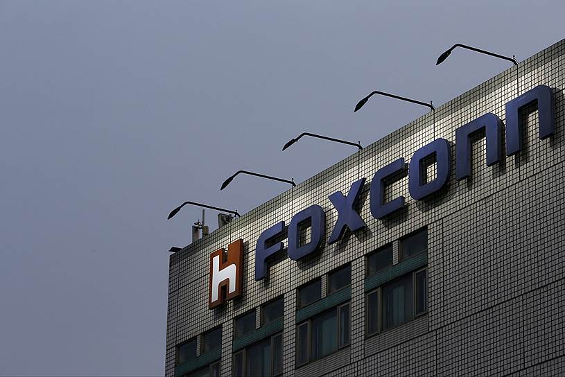 Заводе Foxconn, Гуандун, Китай. Здесь работают около 40 тыс. роботов собственного производства Foxconn. Они занимаются сборкой электроники, в том числе и гаджетов для Apple