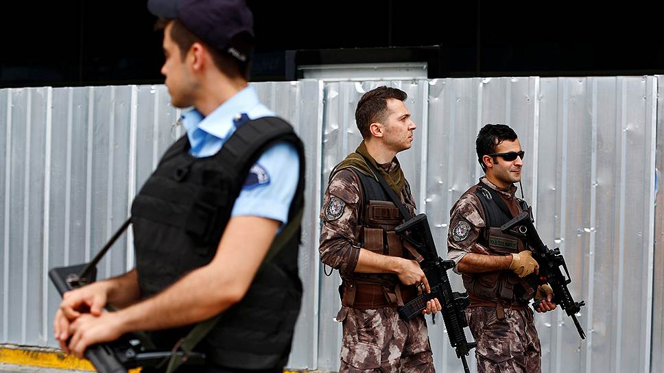 Почему в Турции были арестованы 40 военнослужащих