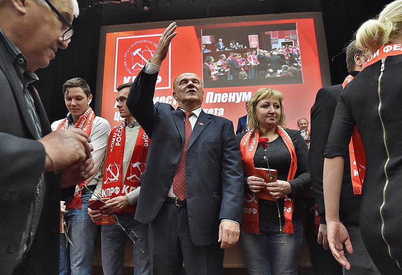 Геннадий Зюганов верит, что коммунистическая идея привлечет молодежь в партию, если ветераны-партийцы постараются