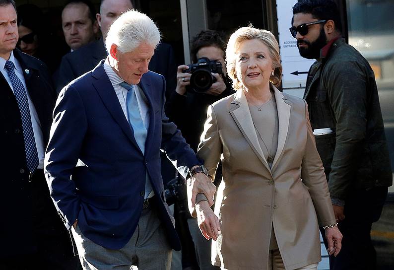 Бывший президент США Билл Клинтон и кандидат на пост президента США от Демократической партии Хиллари Клинтон