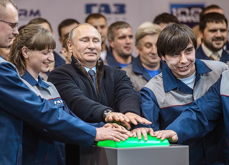 Владимир Путин благословил новый двигатель Ярославского моторного завода