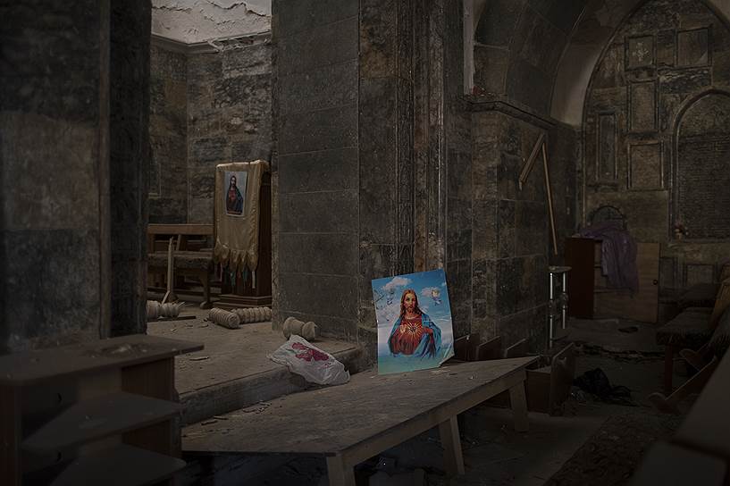 Каракош. Икона Иисуса Христа в разрушенном храме