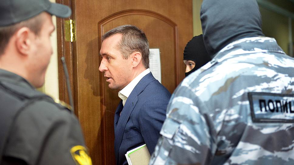 Как СКР добился наложения ареста $16 млн, находящихся на счетах одной из родственниц Дмитрия Захарченко