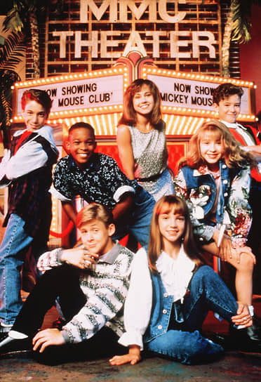 В 1990 году Бритни Спирс прошла кастинг в детское шоу «Клуб Микки-Мауса», но из-за возраста продюсеры не приняли ее в состав ведущих. В передачу она попала только через три года. Ее соведущими стали Кристина Агилера, Джастин Тимберлейк, Райан Гослинг