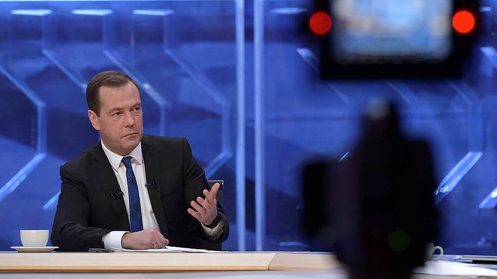 Премьер-министр Дмитрий Медведев пообещал социальные выплаты при низкой инфляции