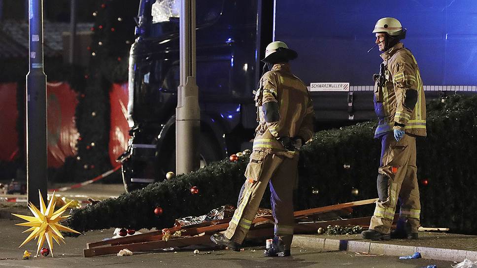 Под колесами грузовика на рождественском рынке погибли 12 человек