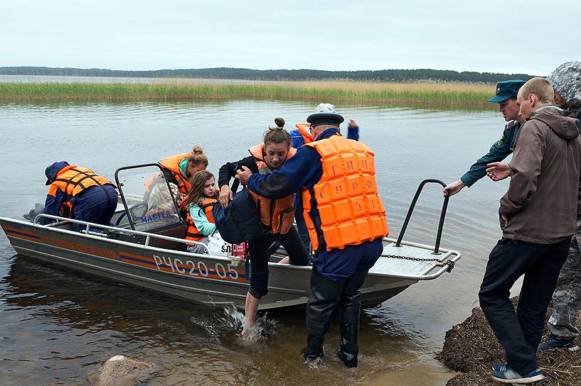 18 июня. Гибель детей на Сямозере в Карелии. 47 детей и несколько инструкторов, сплавляясь на лодках по озеру, попали в шторм