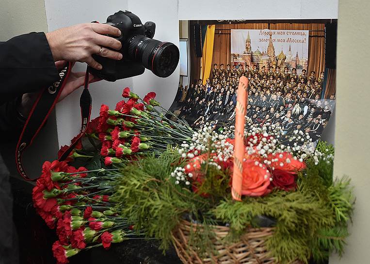 25 декабря 2016 года 68 музыкантов ансамбля имени Александрова летели на самолете Ту-154 Министерства обороны в Сирию. Самолет потерпел крушение в Черном море. Музыканты, включая руководителя Валерия Халилова, погибли