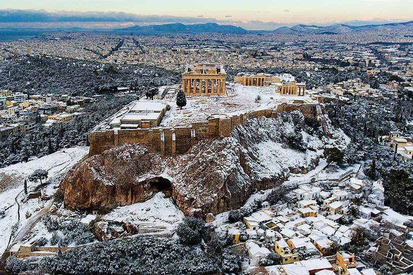 Афины, Греция. Парфенон в снегу