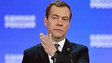 Дмитрий Медведев учит единороссов общению с оппонентами