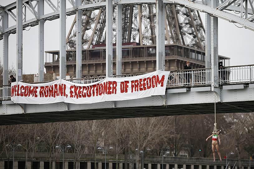 28 января 2015 года в Париже активистка движения инсценировала повешение в знак протеста против визита президента Ирана Хасана Роухани. На груди был нарисован иранский флаг, на мосту был растянут баннер со словами «Добро пожаловать, Роухани, палач свободы»