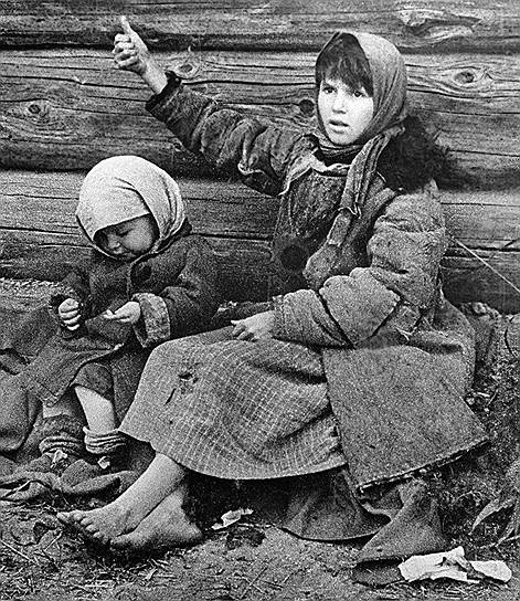 В 1945 году, после окончания войны, приток сирот и беспризорников в специальные учреждения МВД заметно сократился&lt;br>На фото: белорусские девочки, освобожденные из плена, 1944 год