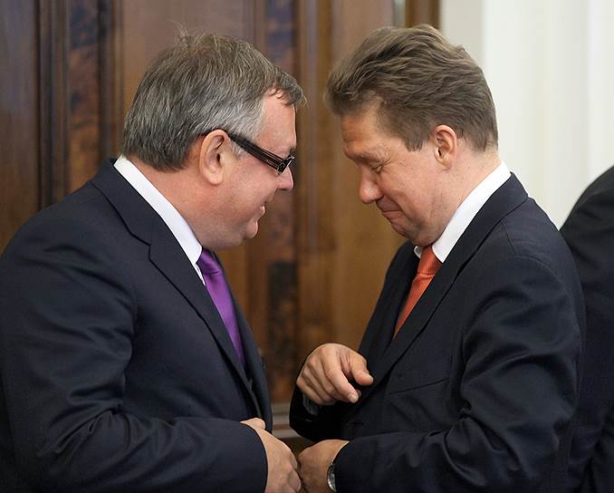 Президент, председатель правления «ВТБ Банк» Андрей Костин (слева) и глава РАО «Газпрома» Алексей Миллер (справа), 2010 год