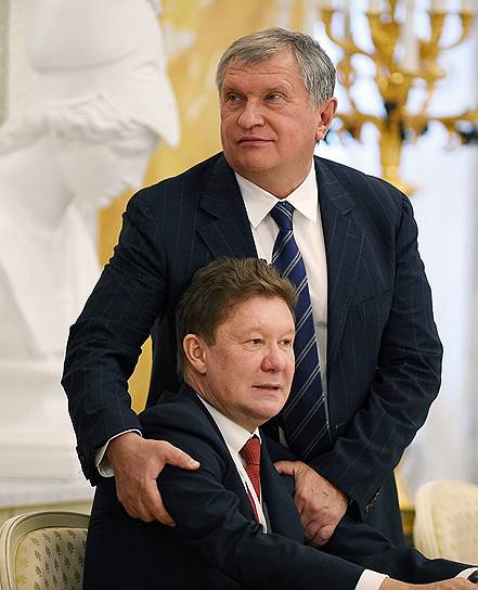 Председатель правления компании «Газпром» Алексей Миллер (слева) и председатель правления ПАО «НК &quot;Роснефть&quot;» Игорь Сечин (справа)