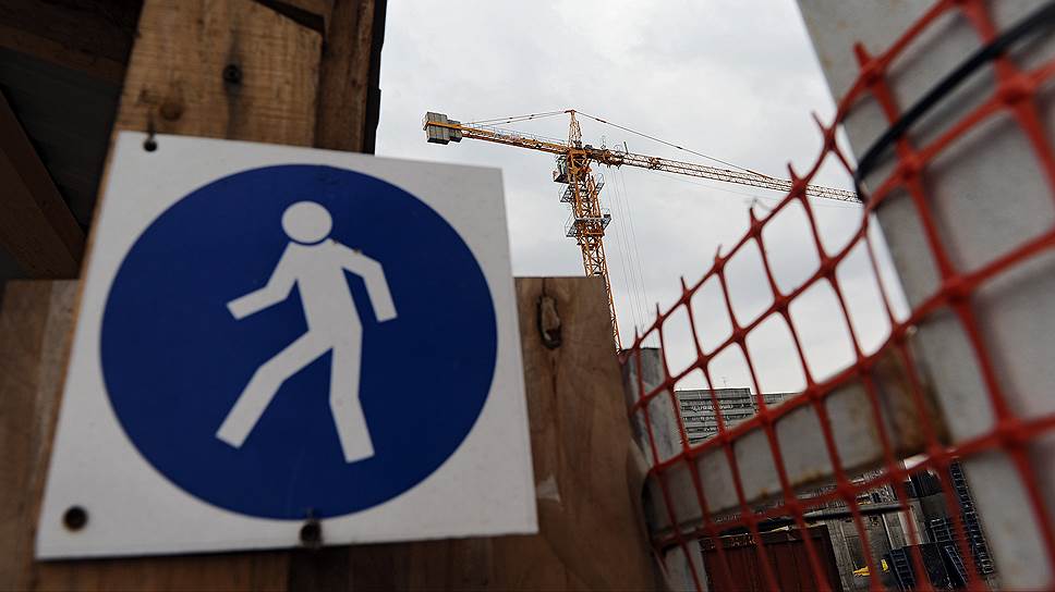 Почти половину жилых проектов в Москве в прошлом году не сдали в срок