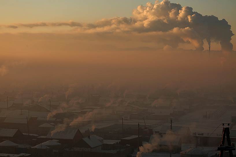 Улан-Батор, Монголия. Пригород, затянутый дымом 