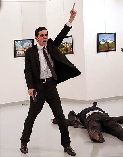 Лучшее фото года. Убийство российского посла в Турции Андрея Карлова во время открытия выставки в Центре современного искусства в Анкаре