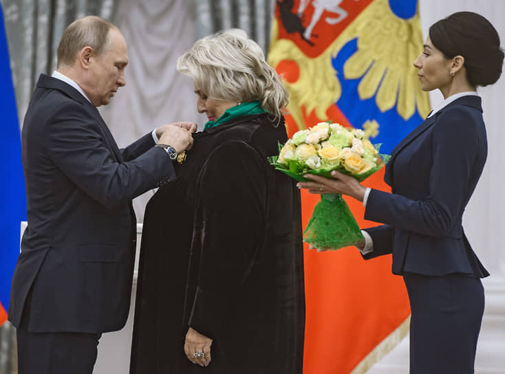 В 2017 году Татьяна Тарасова была награждена орденом «За заслуги перед Отечеством» IV степени