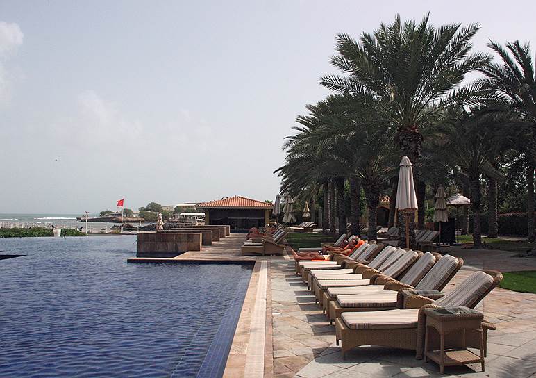 Столица Джибути расположена на берегу, туристическую инфраструктуру тут готовы развивать даже иностранные инвесторы&lt;br> На фото: отель «Кемпински» — лучший и самый дорогой в столице