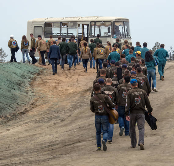 Студенты, в частности, помогали строить олимпийские объекты в Сочи, Керченский мост, объекты к чемпионату мира по футболу 2018 года и космодром Восточный