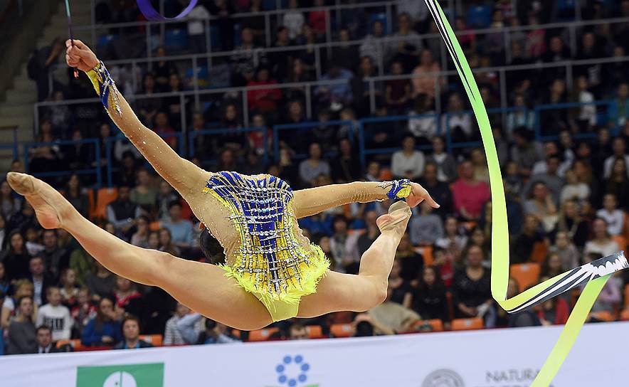 Израильская гимнастка Линой Ашрам